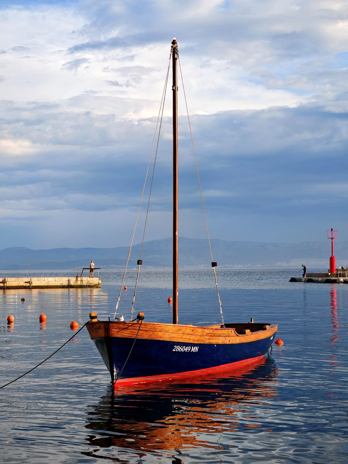 A calm morning in Sutivan's harbour