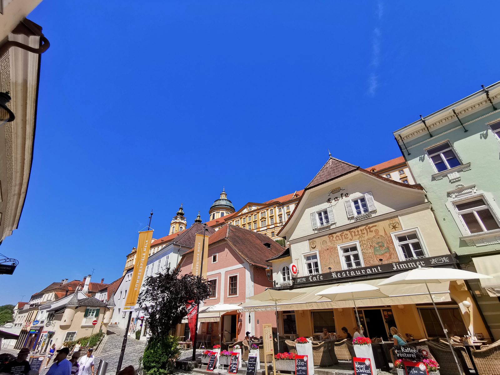 Melk's pastel main square