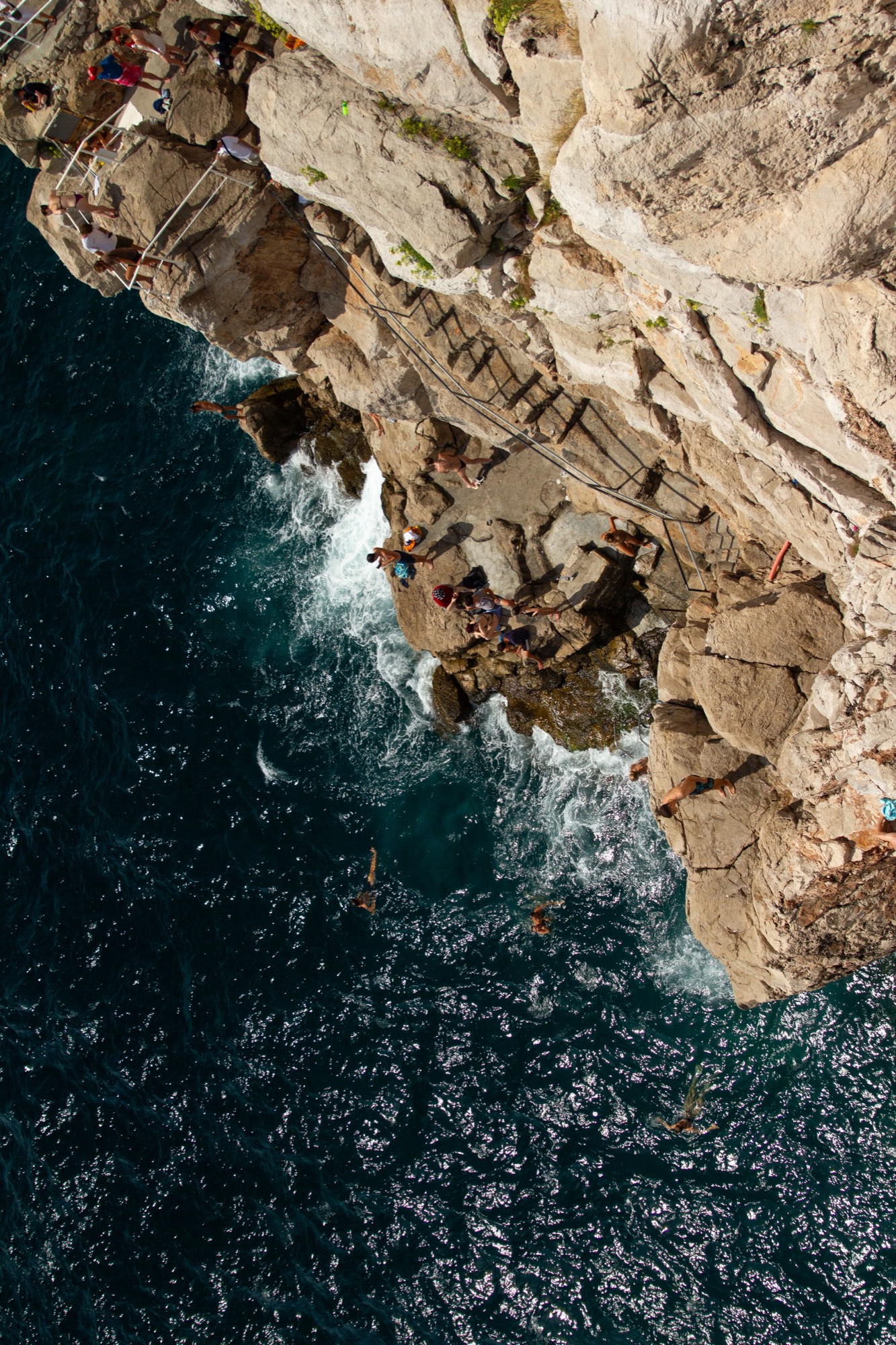 Divers at Buža